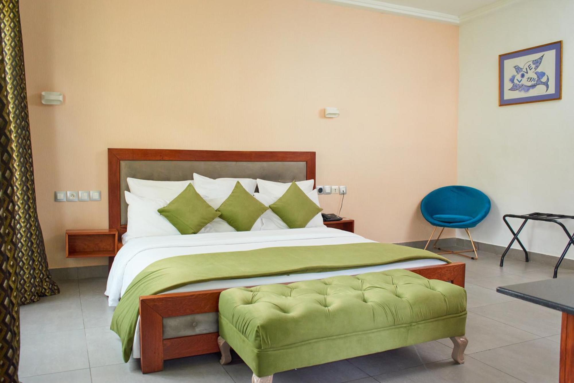 Le Kare Ebene Hotel Cotonou Exterior photo